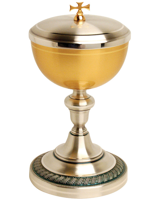 Juego de cáliz y copones de plata oxidada y bañados en oro de 24K