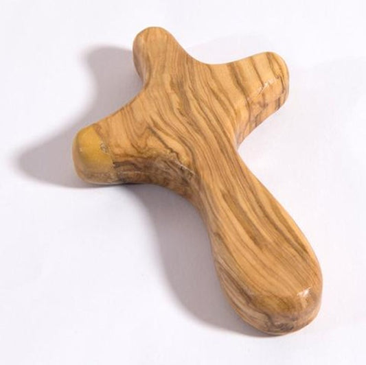 Cruz de mano de madera de olivo 4"