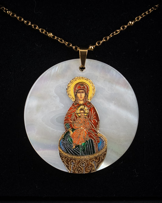 Collar con colgante bizantino de Madre e Hijo sobre nácar