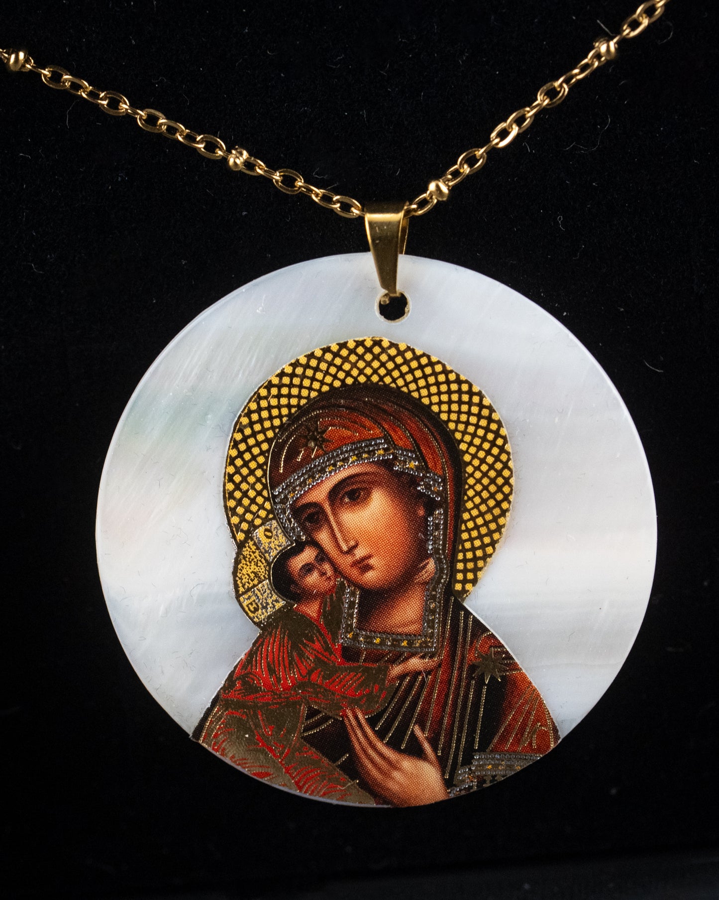 Collar con Colgante de Nácar con el Icono Feodorovskaya de la Madre de Dios