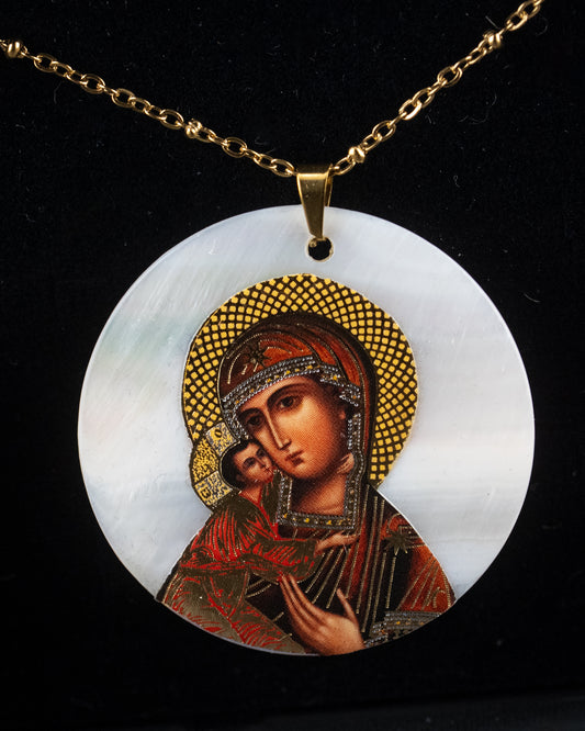 Collar con Colgante de Nácar con el Icono Feodorovskaya de la Madre de Dios