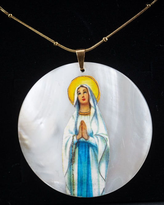 Collier Pendentif Notre-Dame de Lourdes en Nacre