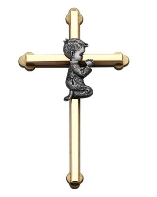 Cruz de Pared de Niño Orando de Oro y Peltre de 6"