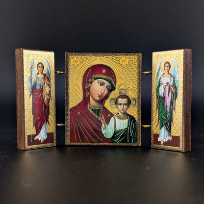 Imán de icono tríptico de Nuestra Señora de Kazán