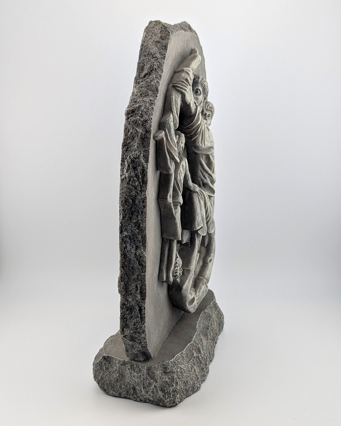 Escultura Preciosa a sus ojos de Timothy P. Schmalz 28 cm
