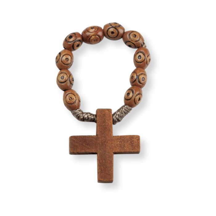 Anillo de rosario con cruz de madera marrón claro