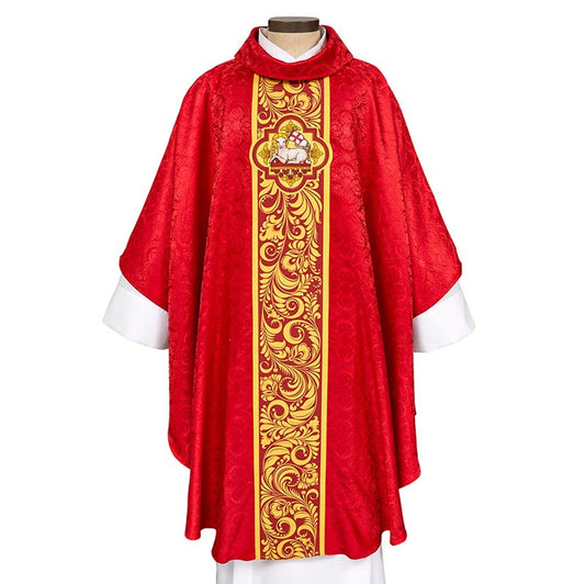 Casulla con cuello tipo chimenea de la colección Agnus Dei