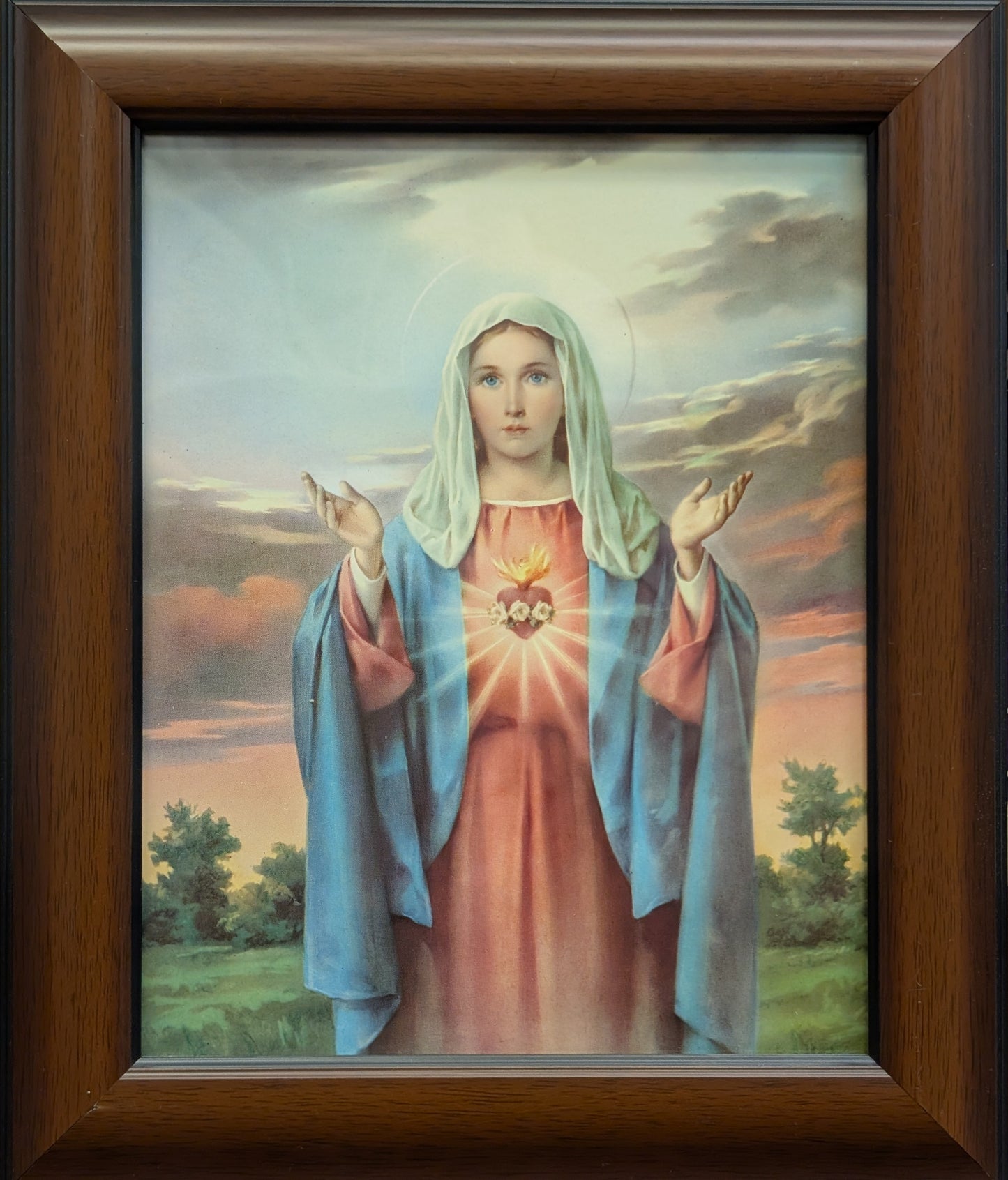 Estampa enmarcada del Inmaculado Corazón de María, tono caoba, 8x10"