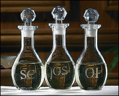 Ensemble chrismal en verre gravé 7"